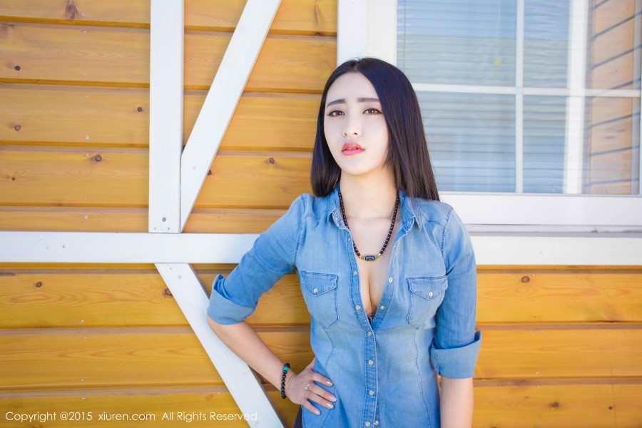 XiuRen 秀人 No.421 长发美女lucky咏丹秀大长腿私房写真！