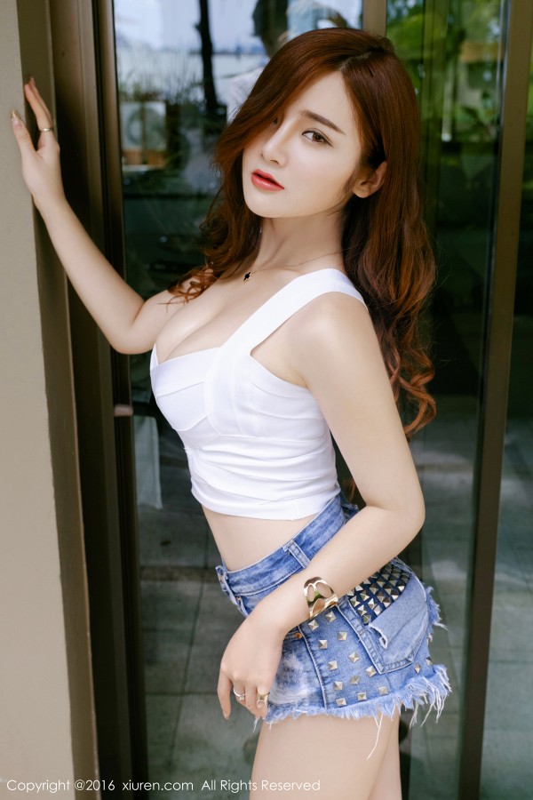 XiuRen 秀人 No.462 巨乳美眉木木hanna游艇爆乳翘臀外拍！