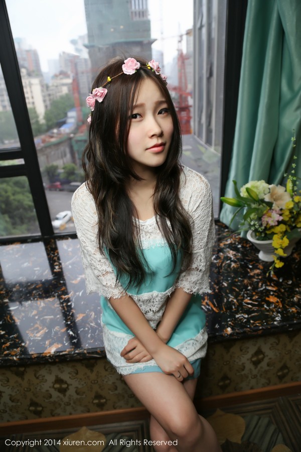 XiuRen 秀人 No.142 月夕Lily巨乳脱内内露翘臀!