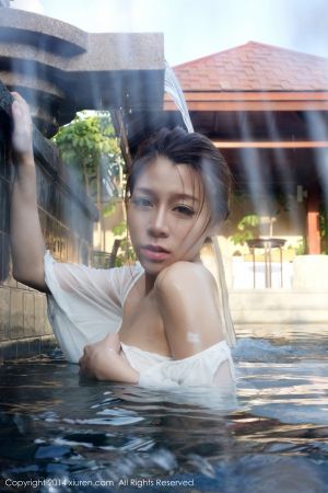 XiuRen 秀人 No.144 vetiver嘉宝贝儿户外捂胸萌羞羞！