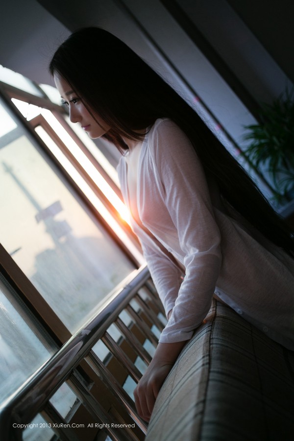 XiuRen 秀人 No.008 胡琦Seven镂空上衣翘美臀太美！