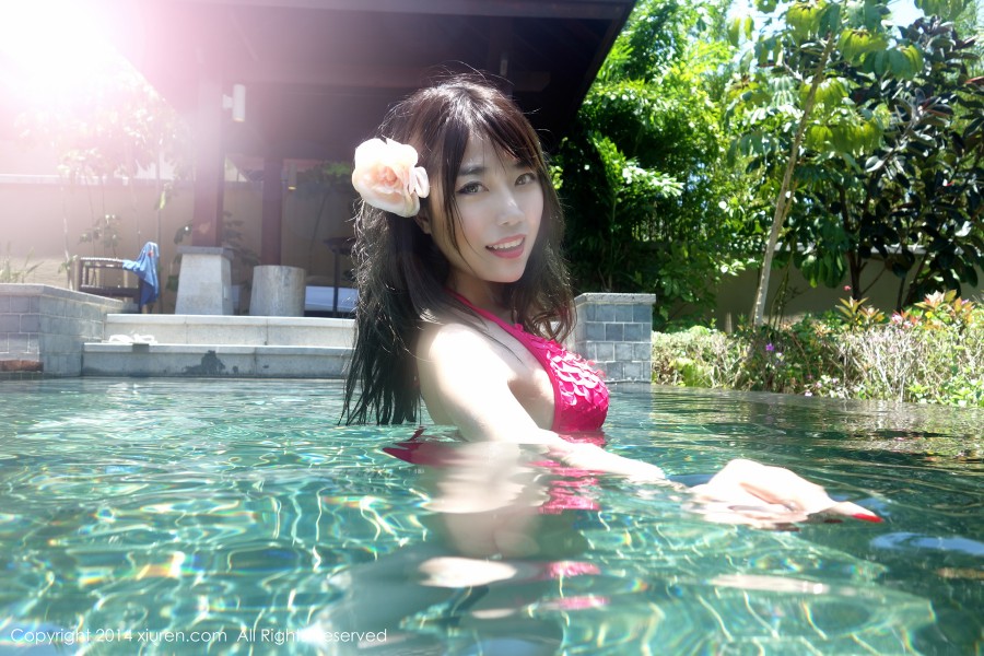 XiuRen 秀人 No.167 许诺Sabrina清纯沙滩秀超长美腿