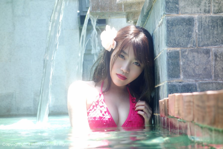 XiuRen 秀人 No.167 许诺Sabrina清纯沙滩秀超长美腿