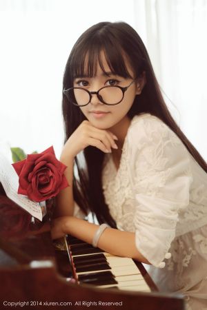 XiuRen 秀人 No.170 萌妹子toro羽住户外足球场外拍