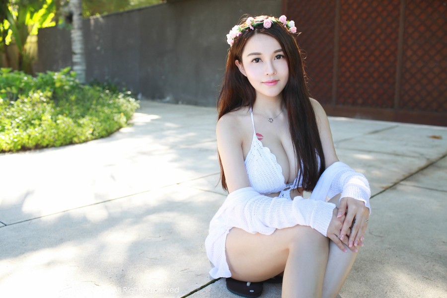 XiuRen 秀人 No.538 巨乳妹子沈蜜桃性感比基尼户外诱惑！