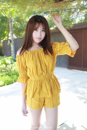 XiuRen 秀人 No.542 女神许诺Sabrina清新户外写真氧气美女！