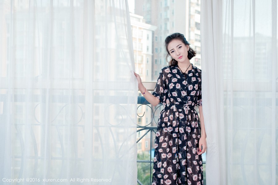 XiuRen 秀人 No.561 梅哥黑高跟连体肉丝丝袜浴缸诱惑！！