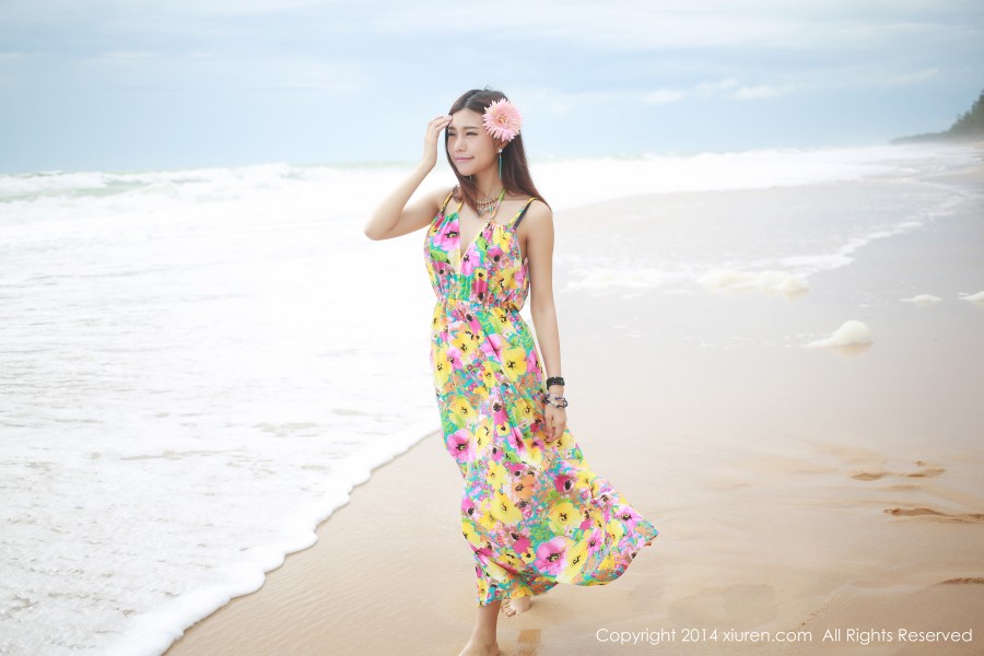 XiuRen 秀人 No.200 绮里嘉ula沙滩脱内内玩沙诱惑十足！