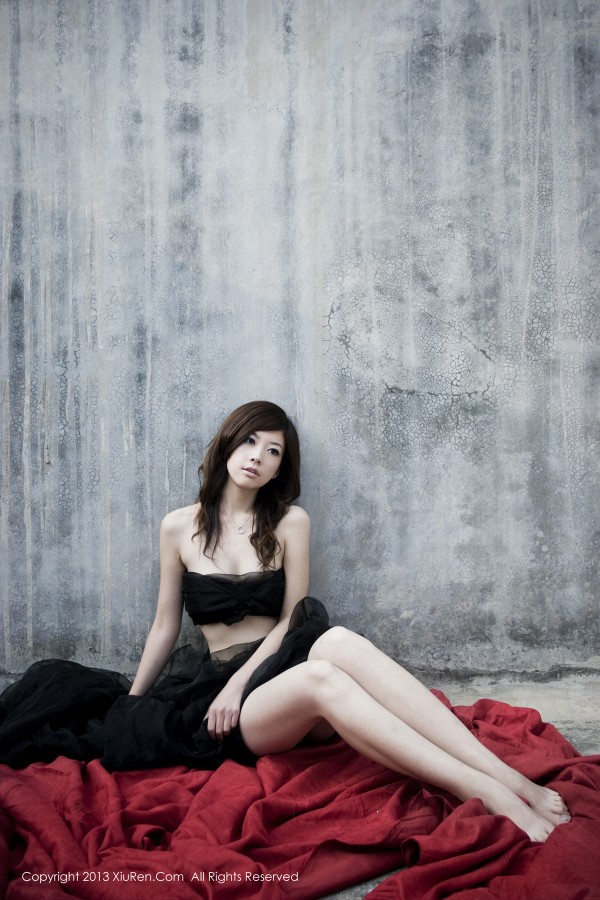 XiuRen 秀人 No.016 美女加菲黄色内衣车拍皮肤好白！