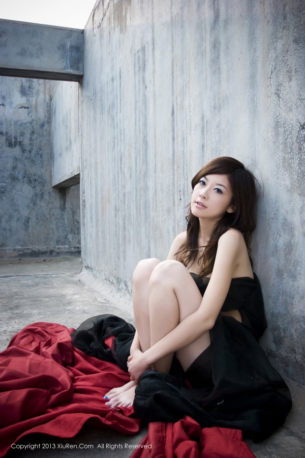 XiuRen 秀人 No.016 美女加菲黄色内衣车拍皮肤好白！