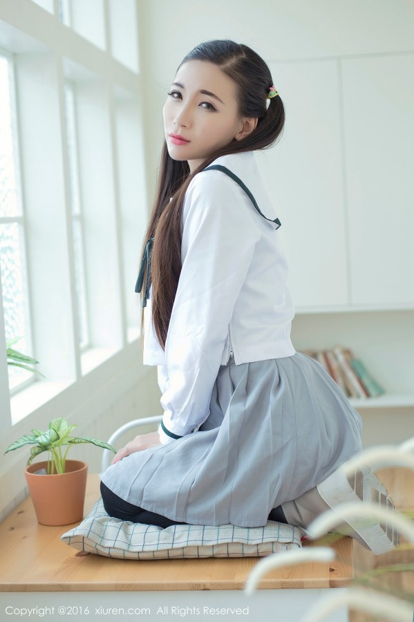 XiuRen 秀人 No.603 赵颖学生制服户外露底裤俏皮萌！