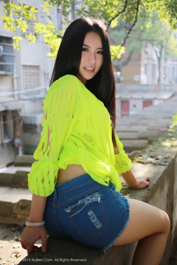 XiuRen 秀人 No.017 气质辣妹MOON嘉依户外爆乳湿身！