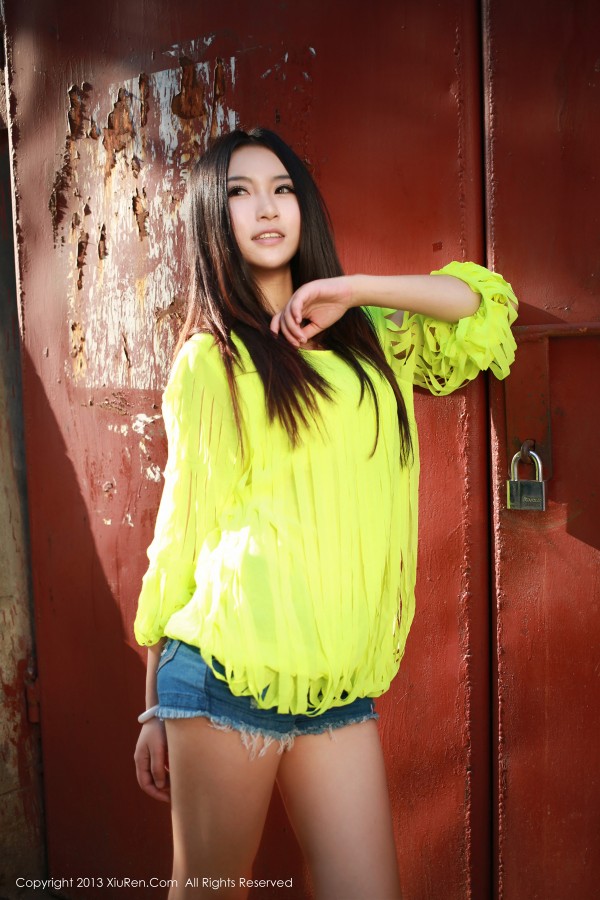 XiuRen 秀人 No.017 气质辣妹MOON嘉依户外爆乳湿身！