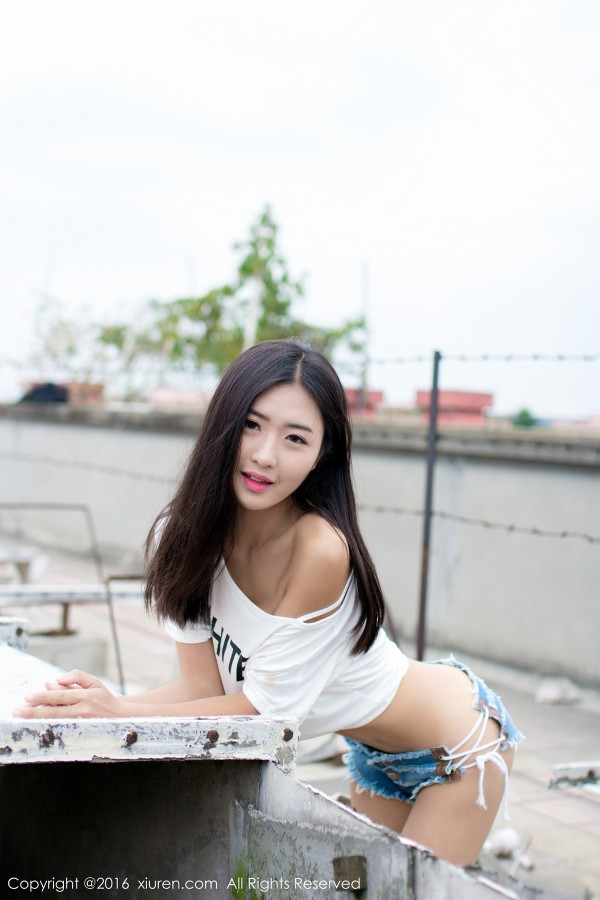 XiuRen 秀人 No.624 周琰琳LIN黑丝美腿户外美照！