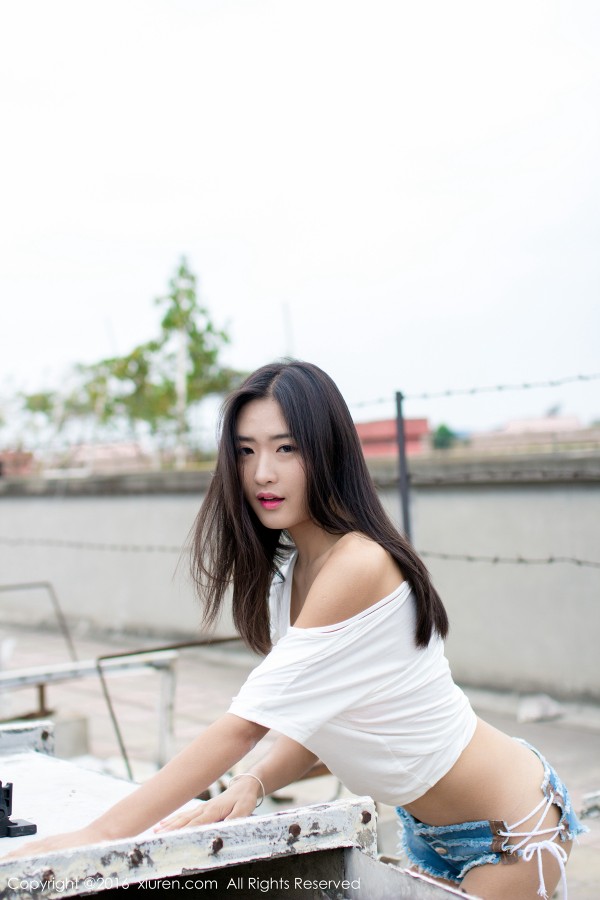 XiuRen 秀人 No.624 周琰琳LIN黑丝美腿户外美照！