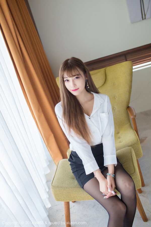 IMiss 爱蜜社 Vol.140 sugar小甜心CC女神玩转黑丝玉足美腿！