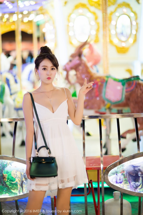 IMiss 爱蜜社 Vol.141 王曼妮好Q气质美眉比基尼好秀气！