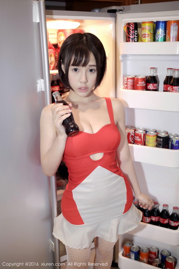 XiuRen 秀人 No.665 Evelyn艾莉少女冰箱鲜奶撒美胸！
