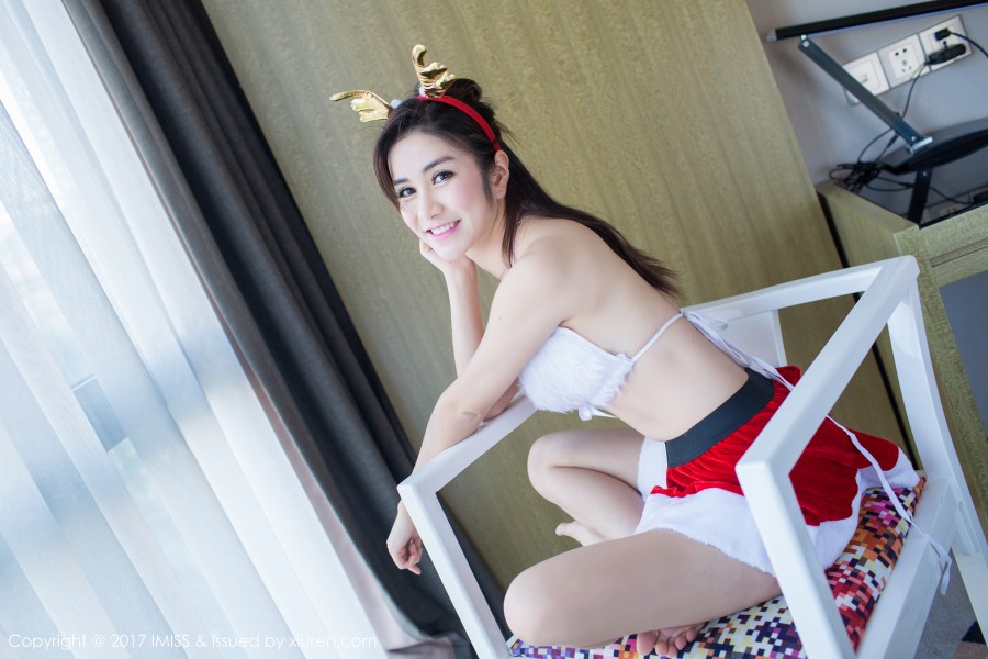 IMiss 爱蜜社 Vol.146 女神李李七七喜喜性感丝袜制服私房美照！