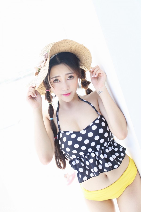 IMiss 爱蜜社 Vol.152 兜豆靓Youlina可爱萝莉性感美胸比基尼！