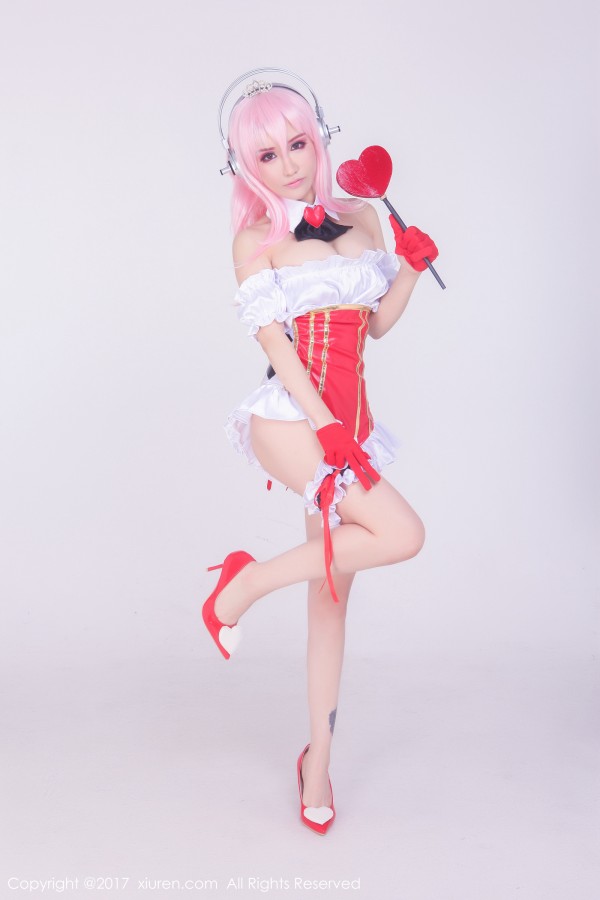 XiuRen 秀人 No.722 K8傲娇萌萌Vivian浴室湿身百变萝莉！