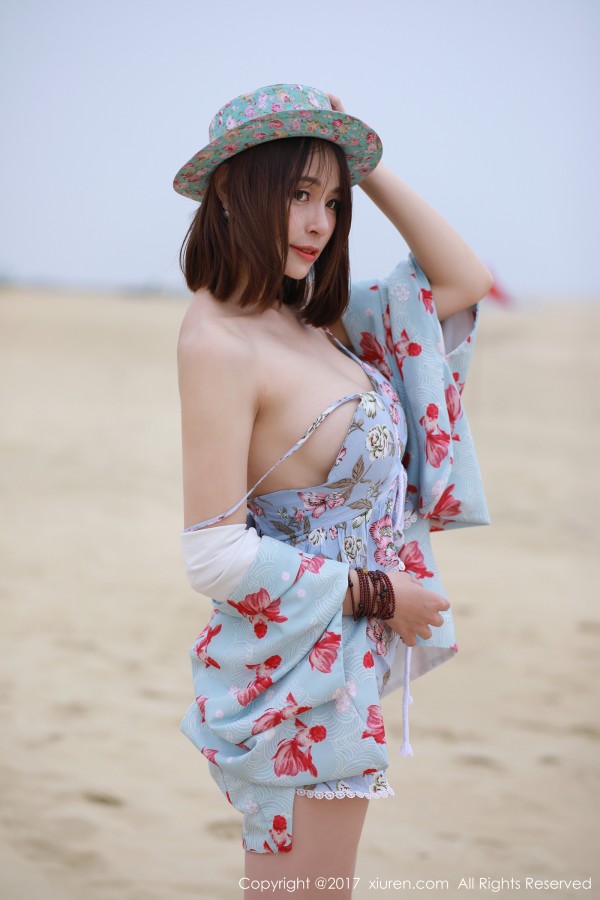 XiuRen 秀人 No.766 奈奈Fox比基尼可爱清纯俏皮美女！