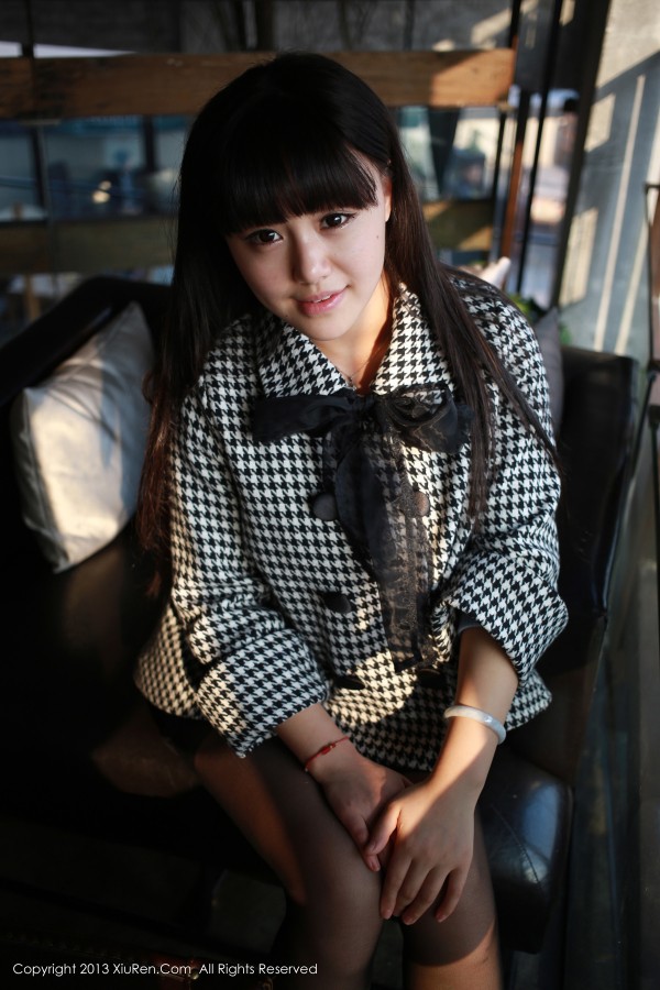 XiuRen 秀人 No.045 童颜巨乳Barbie可儿爆乳装可爱又性感！