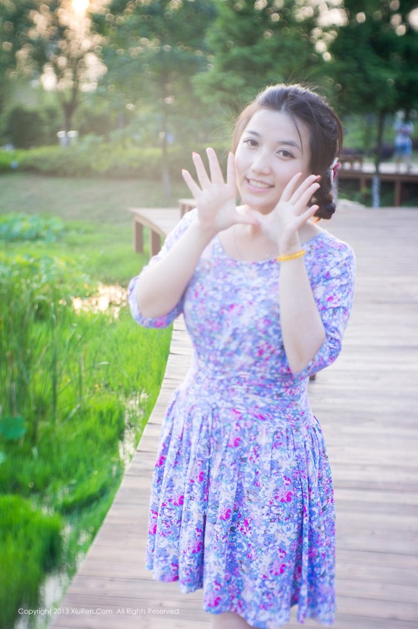 XiuRen 秀人 No.053 默漠无荢户外美女写真