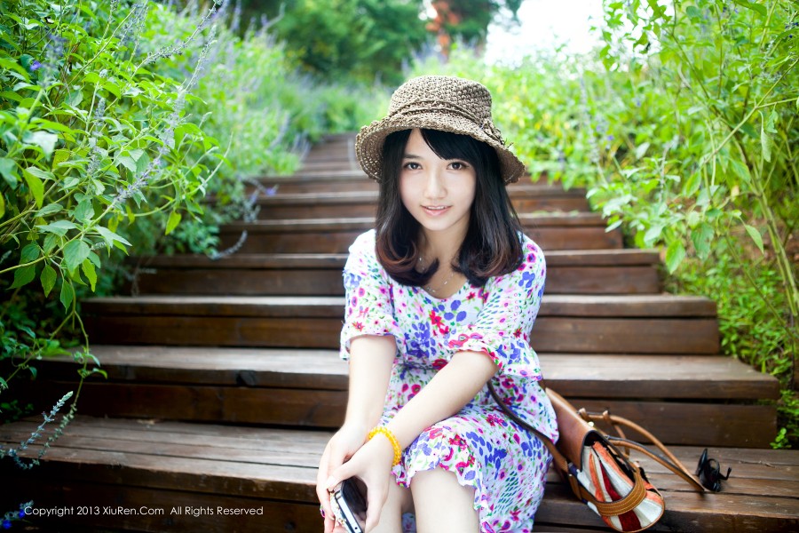 XiuRen 秀人 No.053 默漠无荢户外美女写真