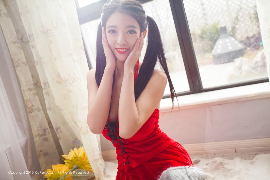 XiuRen 秀人 No.066 陈大榕红唇穿制服真空成性感厨娘！