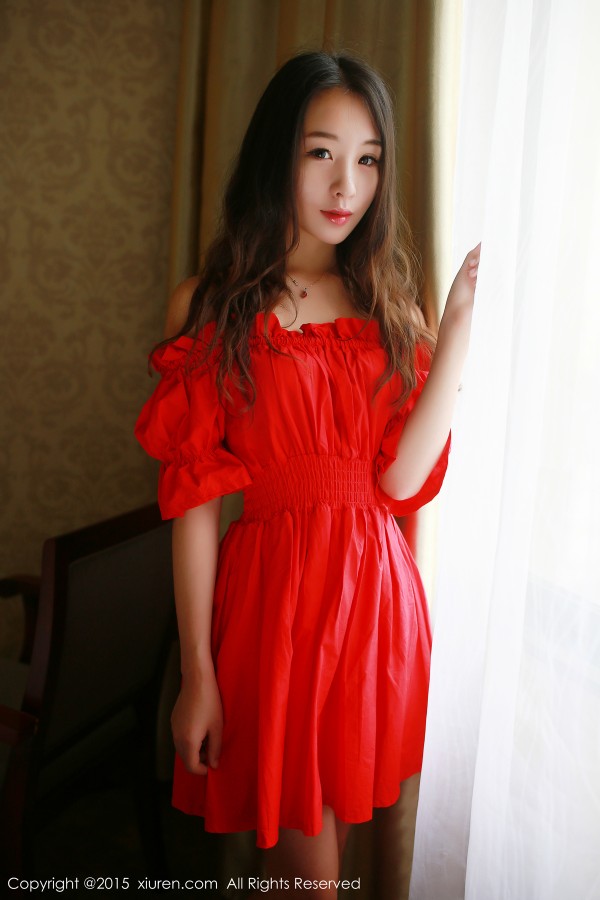 XiuRen 秀人 No.347 梓萱Crystal丝袜制服诱惑露内内！