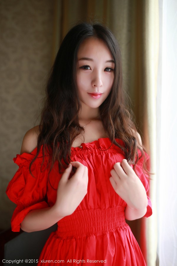 XiuRen 秀人 No.347 梓萱Crystal丝袜制服诱惑露内内！