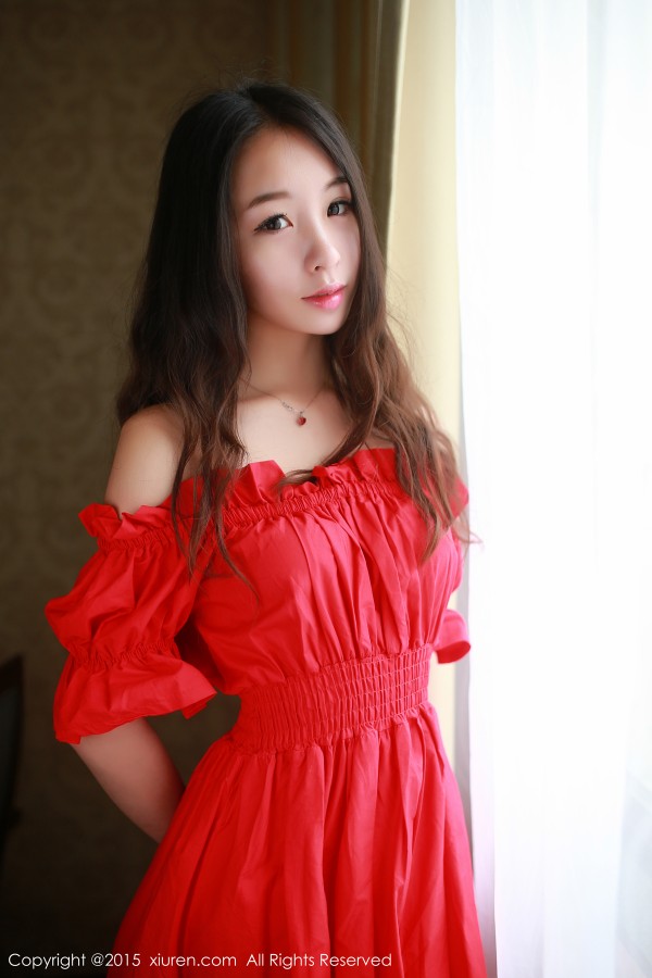 XiuRen 秀人 No.347 梓萱Crystal丝袜制服诱惑露内内！